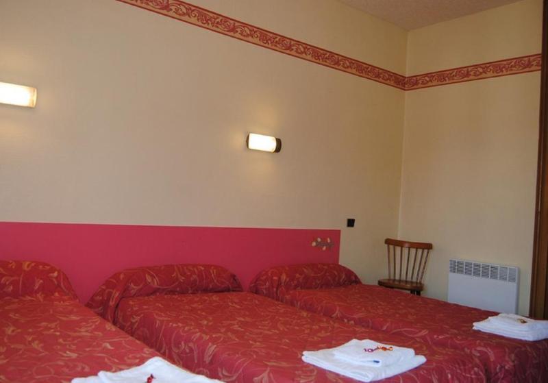 Hotel A La Croix De Malte Lourdes Bagian luar foto