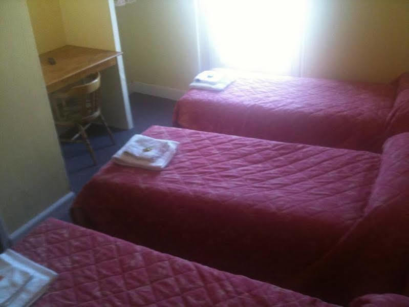 Hotel A La Croix De Malte Lourdes Bagian luar foto