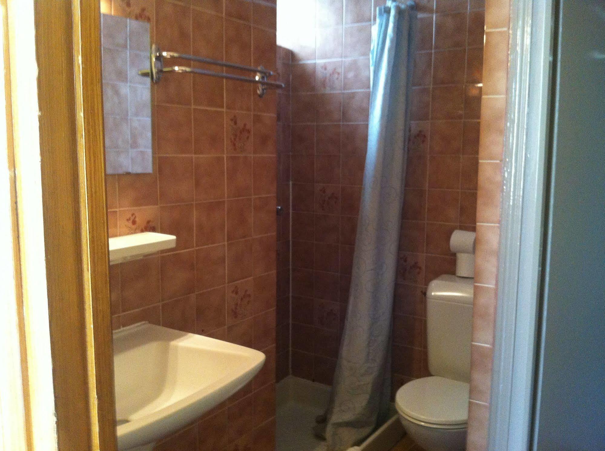 Hotel A La Croix De Malte Lourdes Bagian luar foto