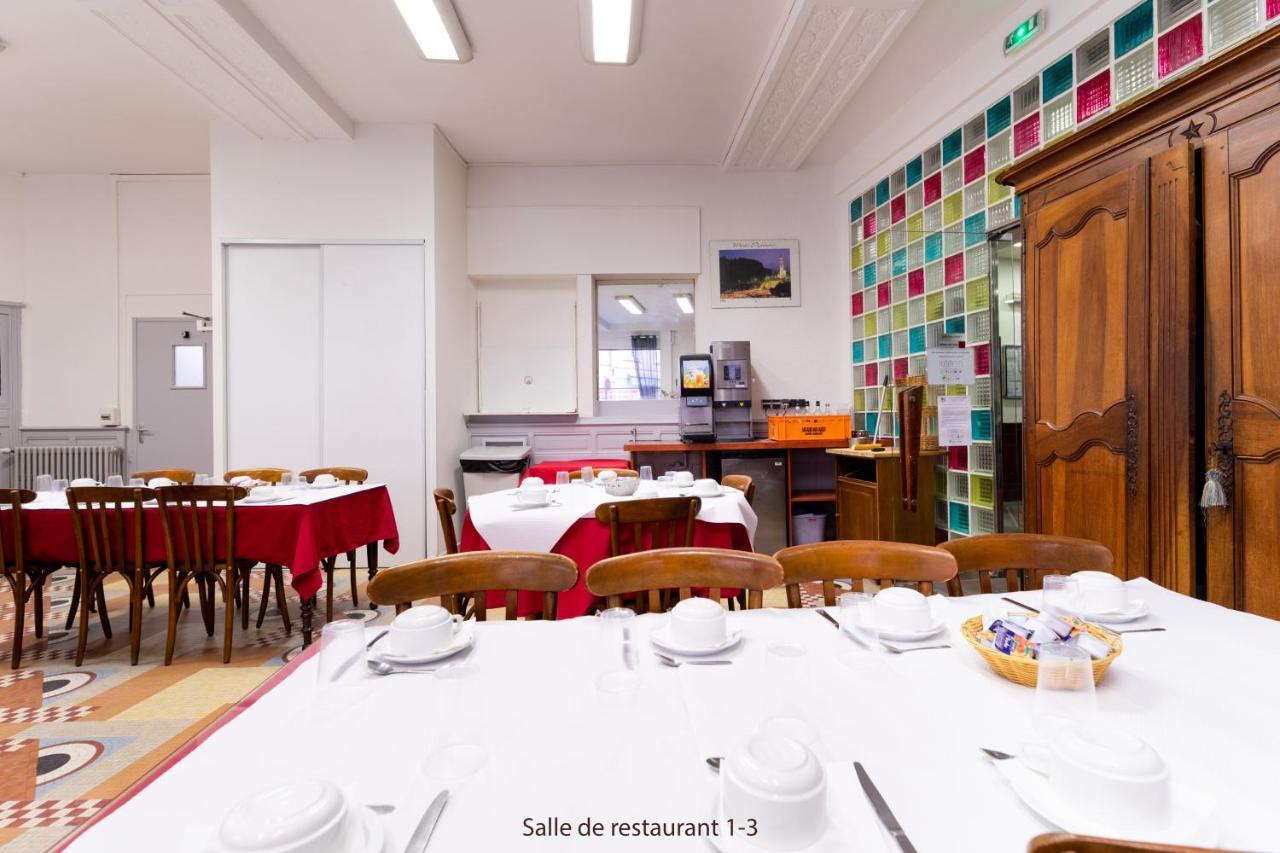 Hotel A La Croix De Malte Lourdes Bagian luar foto