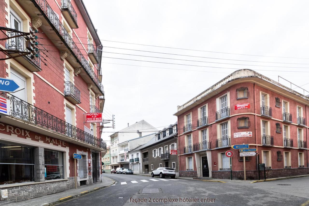 Hotel A La Croix De Malte Lourdes Bagian luar foto